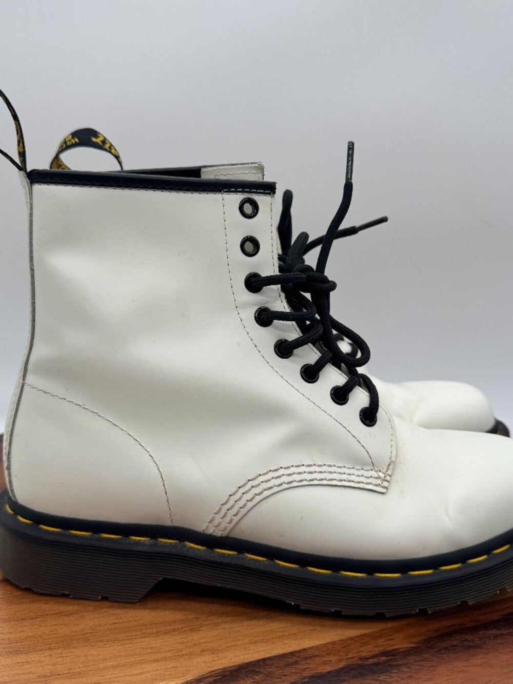 Dr. Martens 1460 Womens Size 9 White Smooth Leather 8-Eye Combat Boots‎ 11822